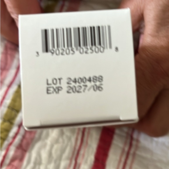 EltaMD UV Clear Broad Spectrum SPF 46 Sunscreen - Picture 4 of 6